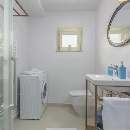 Villa Charming In With Swimming Pool Selina