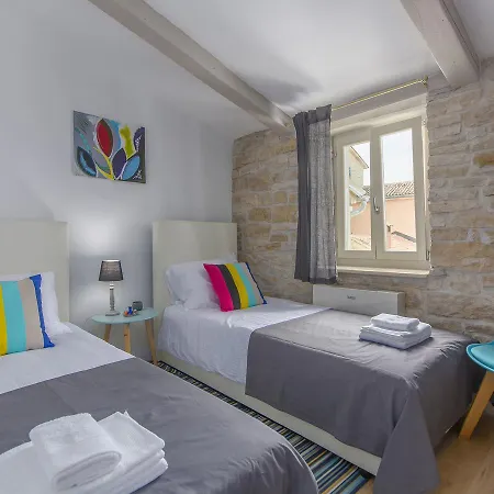 Villa Charming In With Swimming Pool