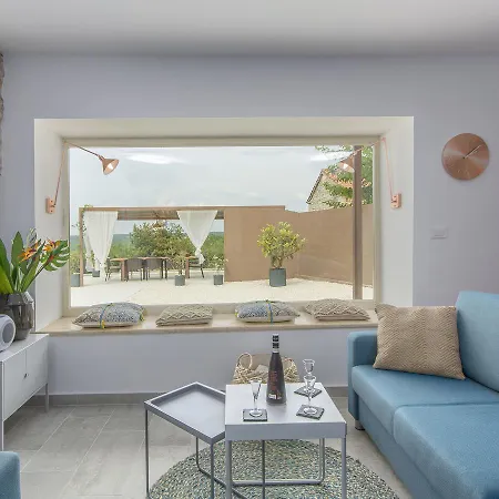 Villa Charming In With Swimming Pool *